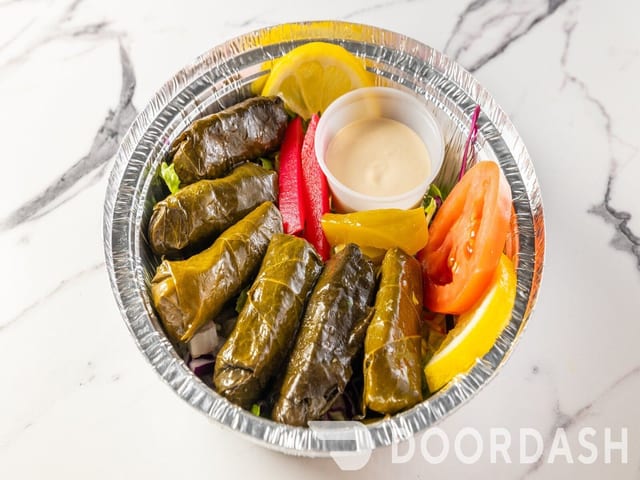 Grape Leaves & Tzatziki (6 pcs).