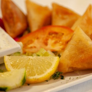 Vegetable SAMOSAS (3 pcs) & Tzatziki