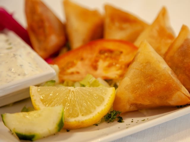 Vegetable Samosas (3 pcs) & Tzatziki.